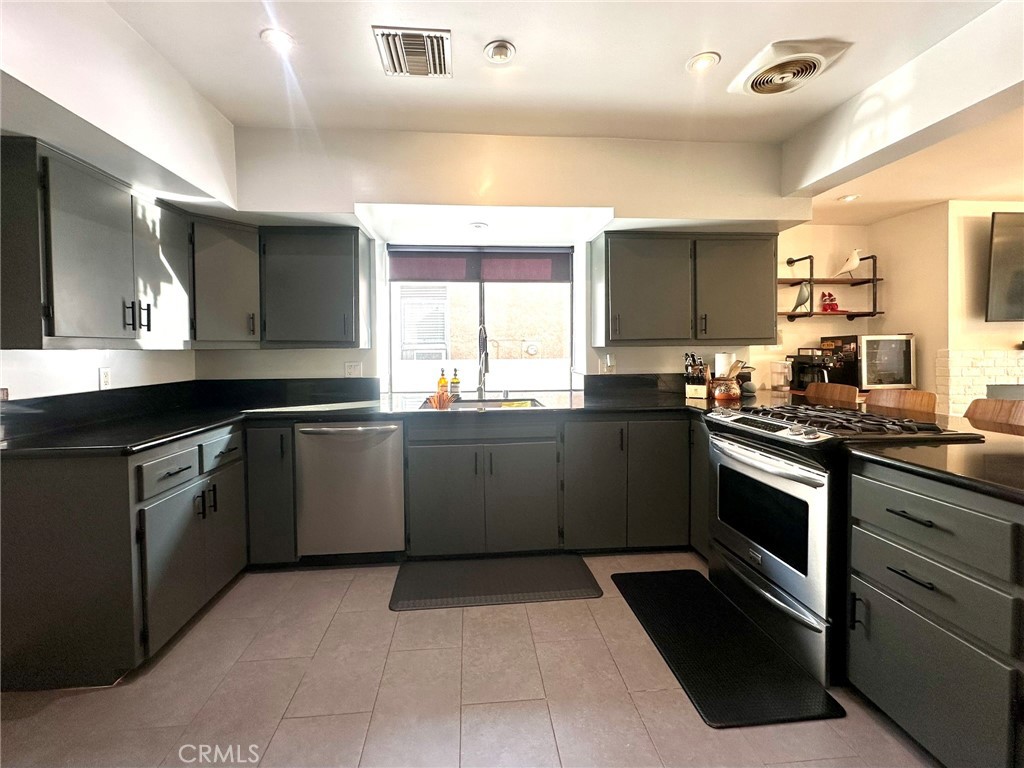 206 W Mountain View Avenue