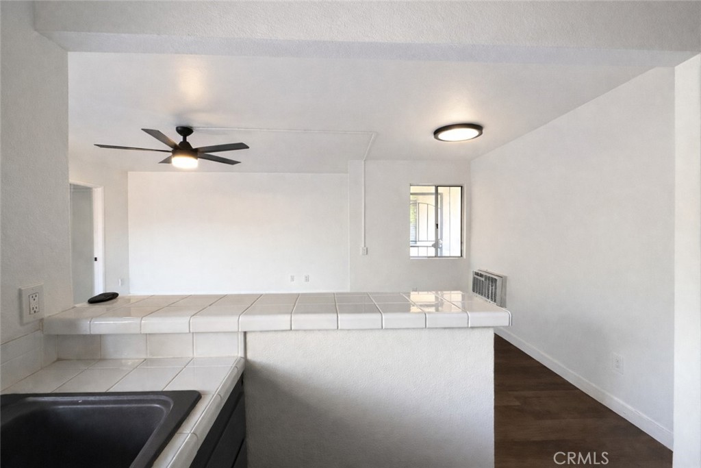 8009 Caminito De Pizza A