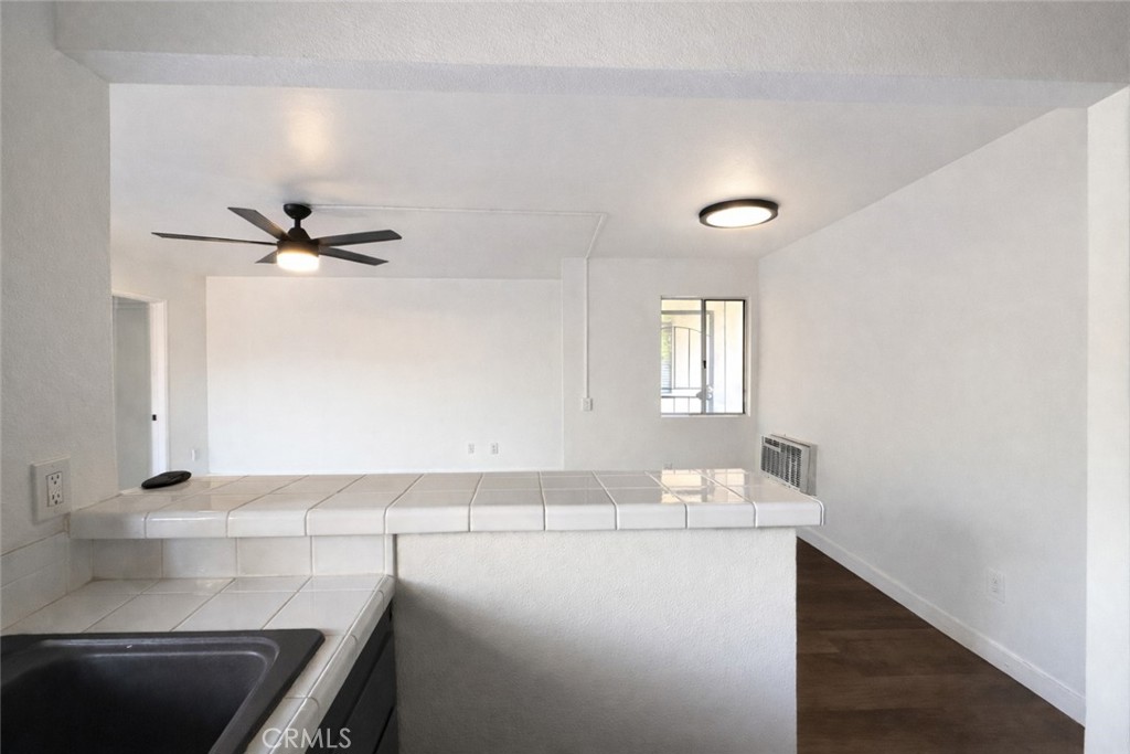 8009 Caminito De Pizza A