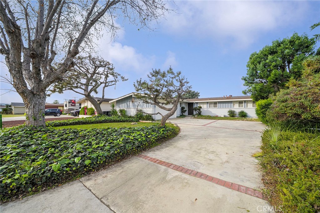 645 S Eastbury Avenue