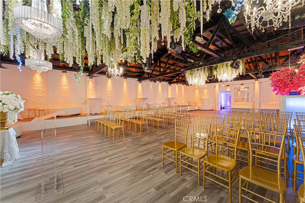 6265 Van Nuys Boulevard