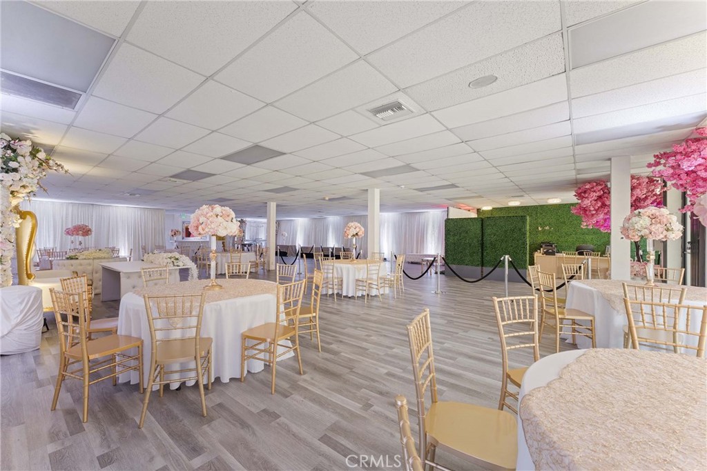 6265 Van Nuys Boulevard