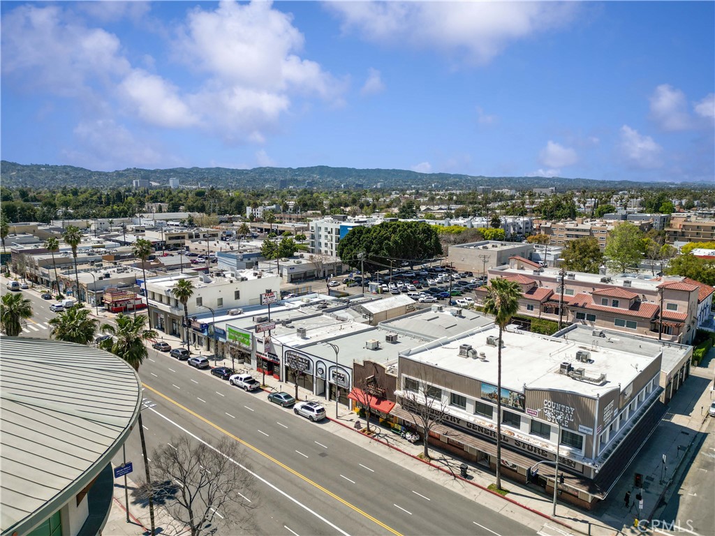 6265 Van Nuys Boulevard