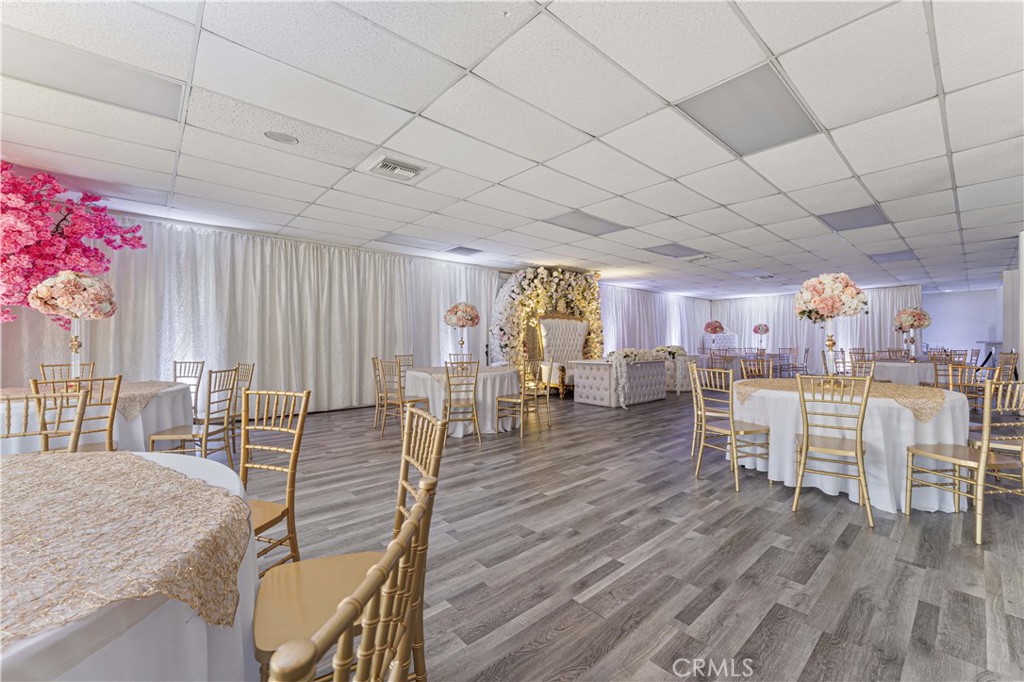 6265 Van Nuys Boulevard