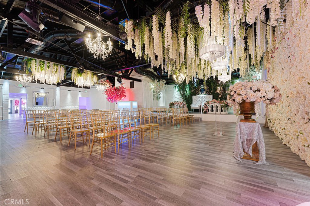 6265 Van Nuys Boulevard