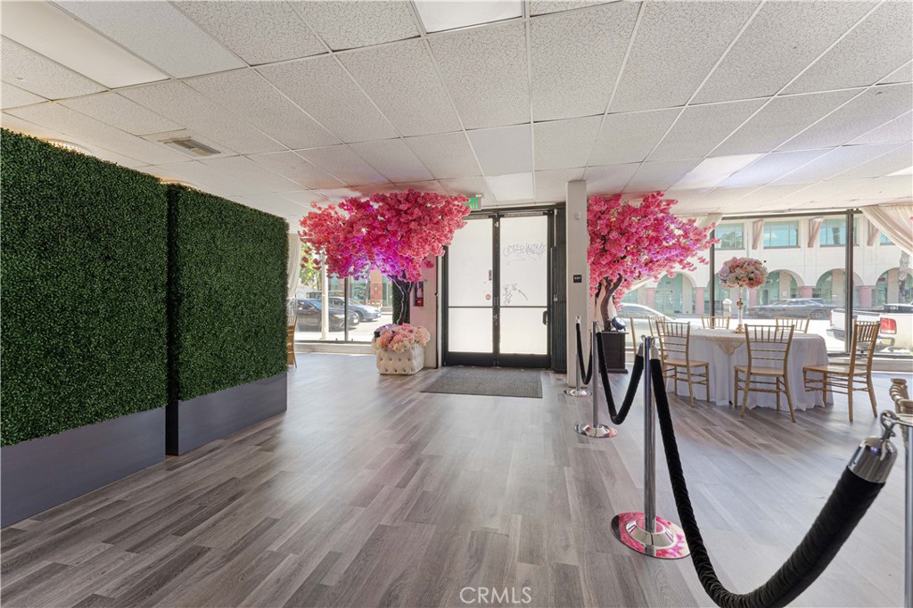 6265 Van Nuys Boulevard