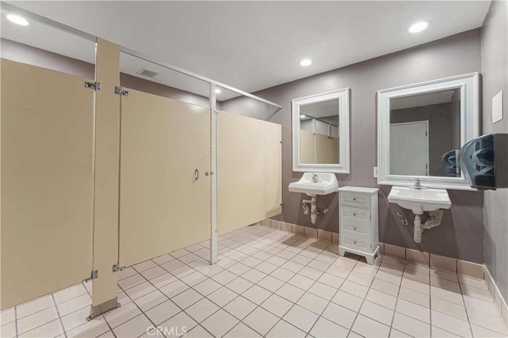 6265 Van Nuys Boulevard