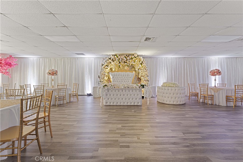 6265 Van Nuys Boulevard