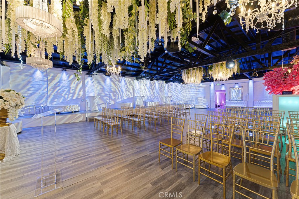 6265 Van Nuys Boulevard