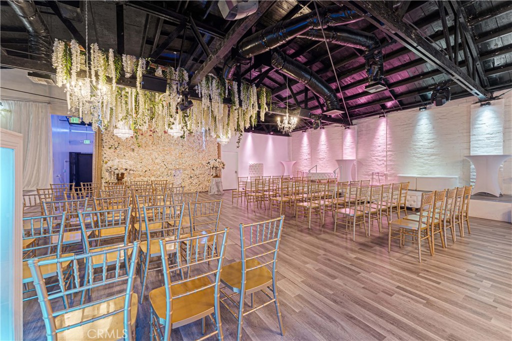 6265 Van Nuys Boulevard