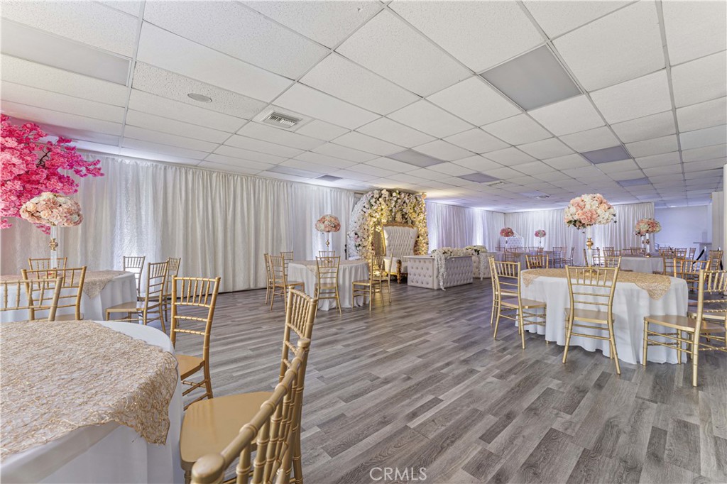 6265 Van Nuys Boulevard