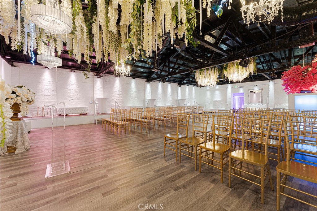 6265 Van Nuys Boulevard