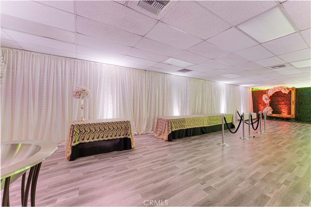 6265 Van Nuys Boulevard