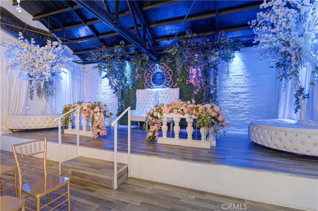 6265 Van Nuys Boulevard