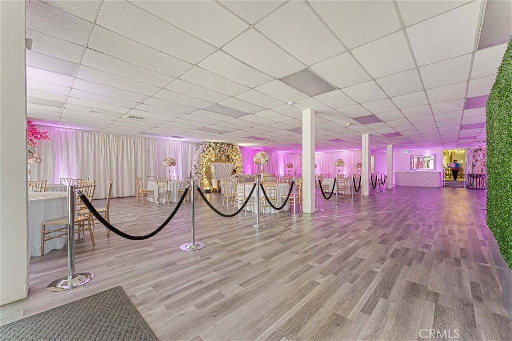 6265 Van Nuys Boulevard