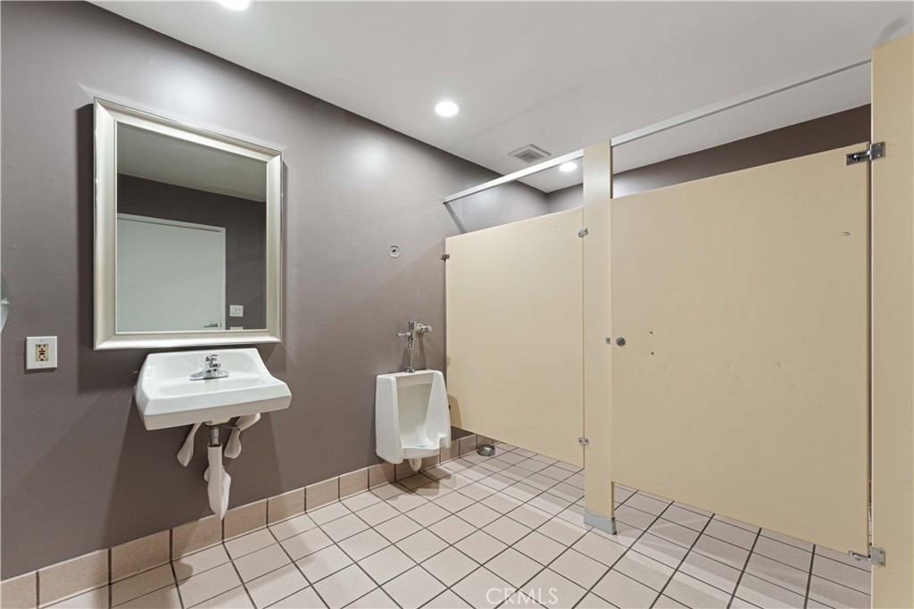 6265 Van Nuys Boulevard