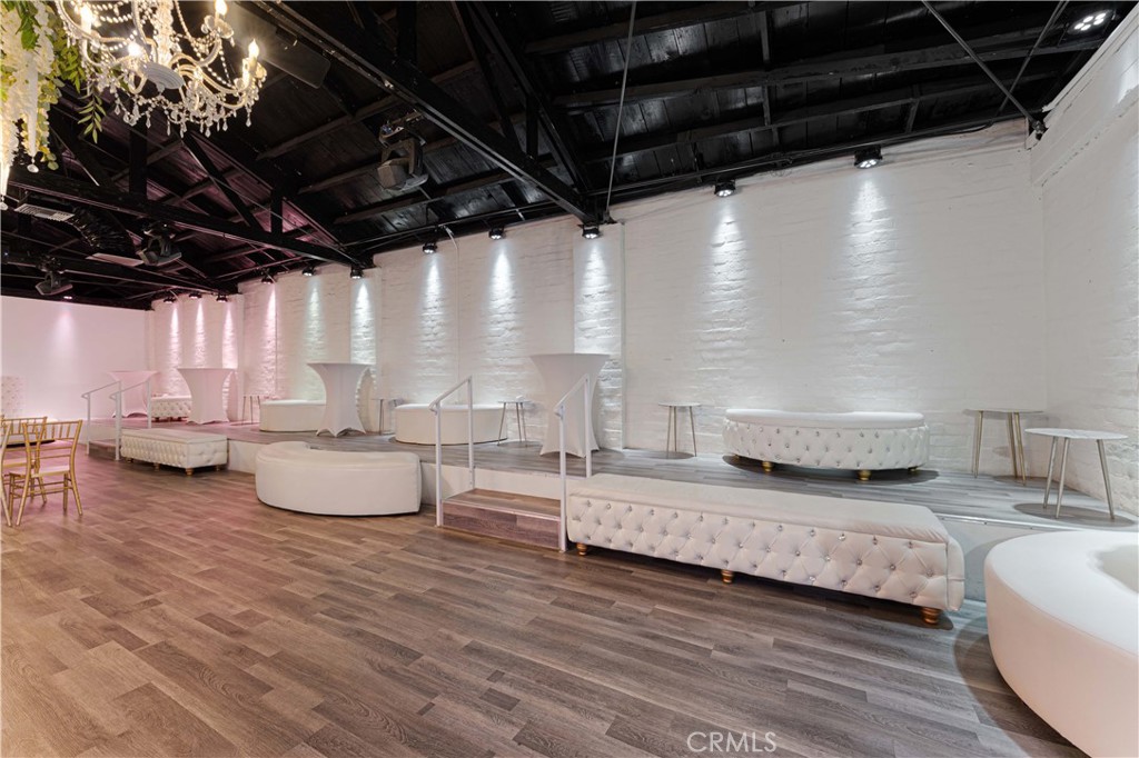 6265 Van Nuys Boulevard