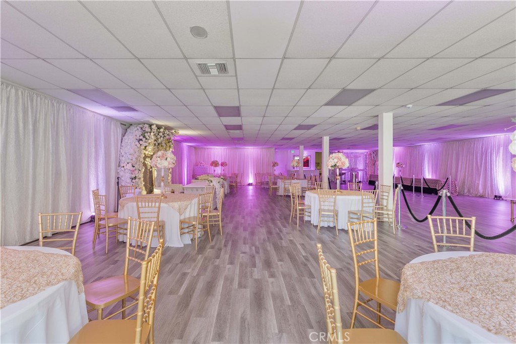 6265 Van Nuys Boulevard