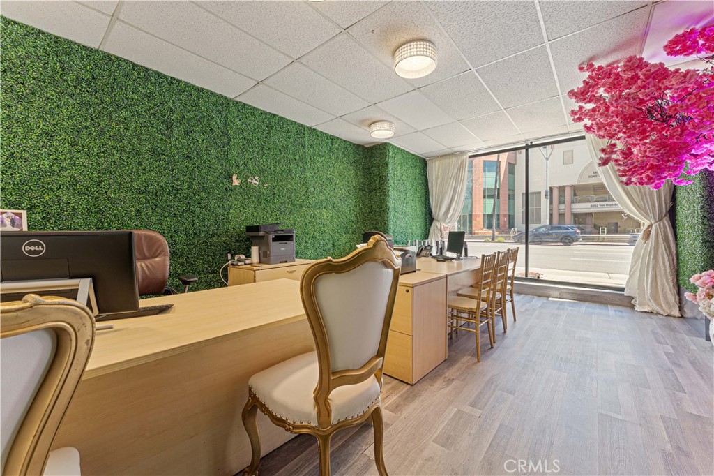 6265 Van Nuys Boulevard