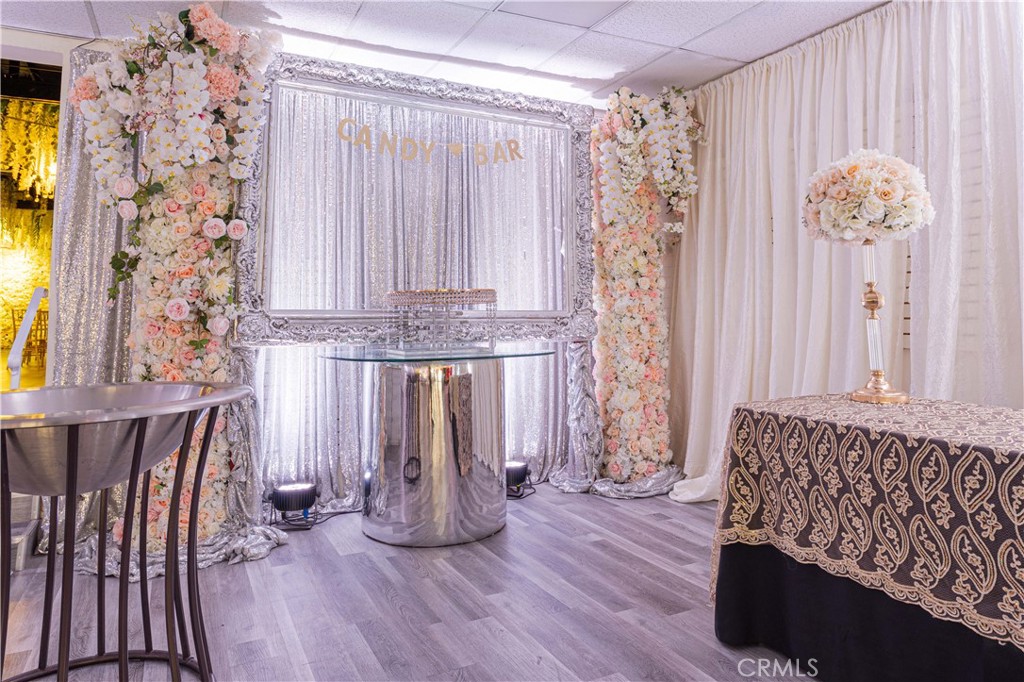 6265 Van Nuys Boulevard