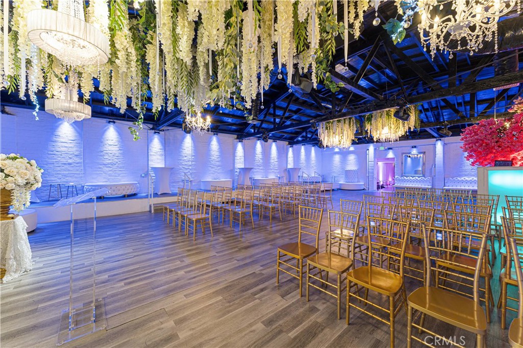 6265 Van Nuys Boulevard