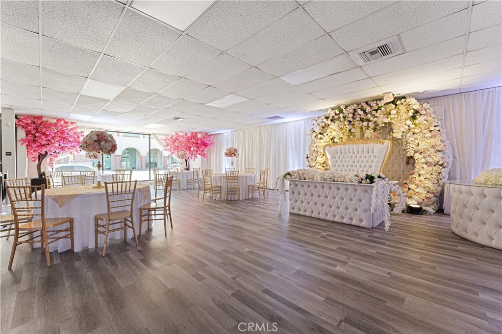 6265 Van Nuys Boulevard