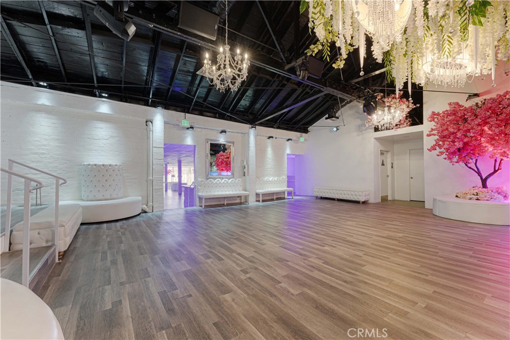 6265 Van Nuys Boulevard