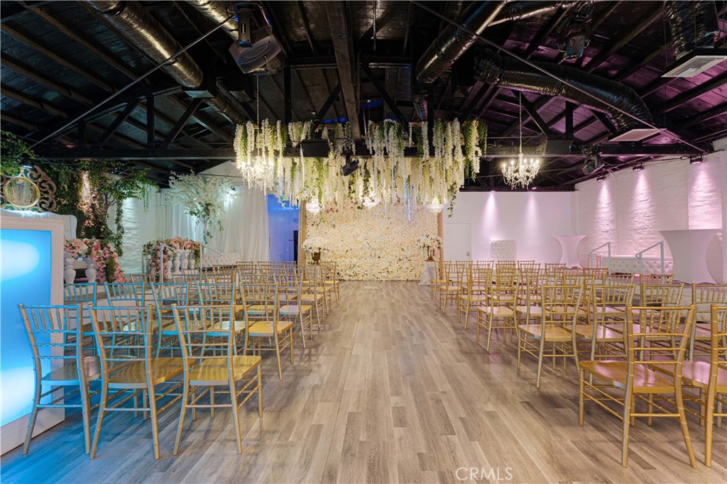 6265 Van Nuys Boulevard