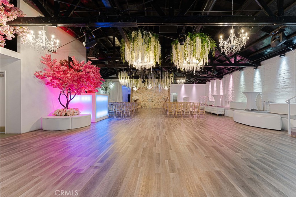 6265 Van Nuys Boulevard