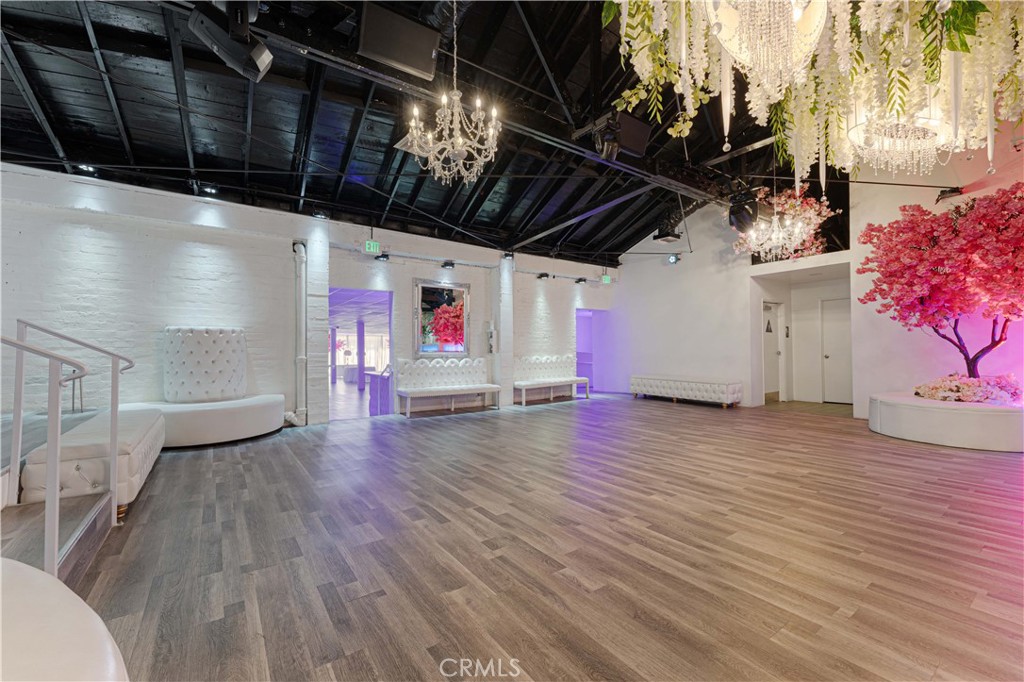 6265 Van Nuys Boulevard