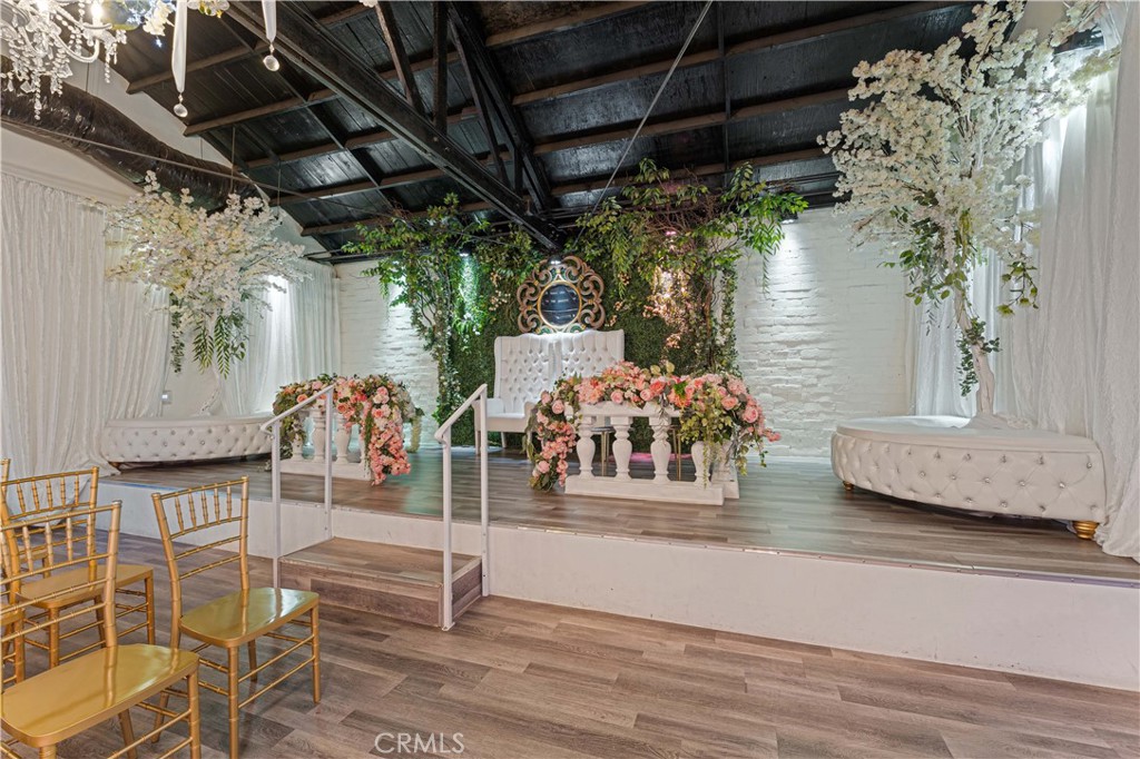 6265 Van Nuys Boulevard