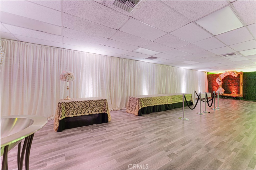 6265 Van Nuys Boulevard
