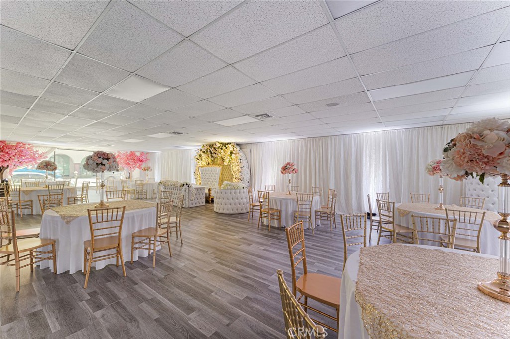 6265 Van Nuys Boulevard