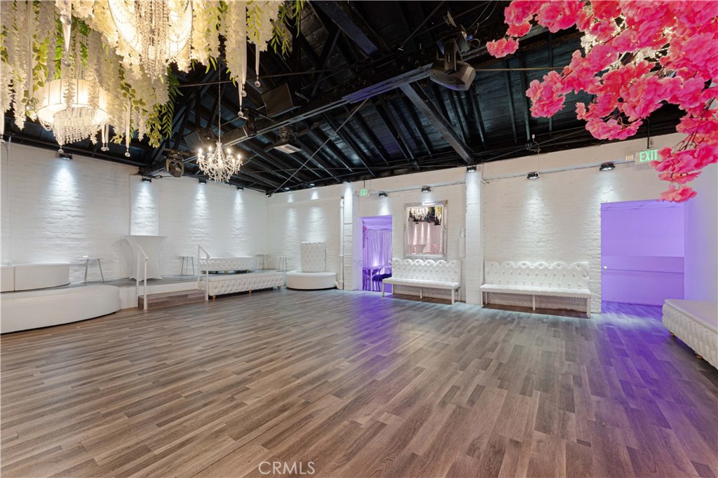 6265 Van Nuys Boulevard