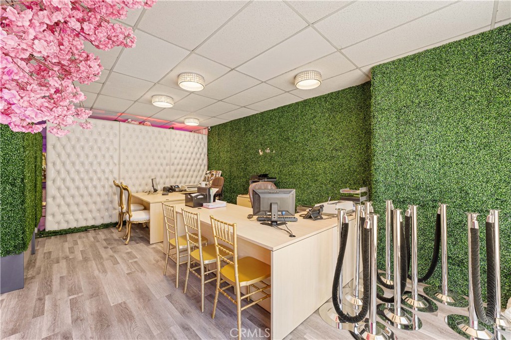 6265 Van Nuys Boulevard