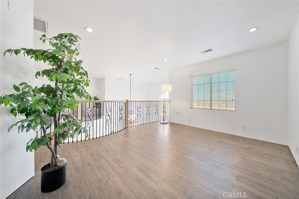 5040 E Avenue T 8