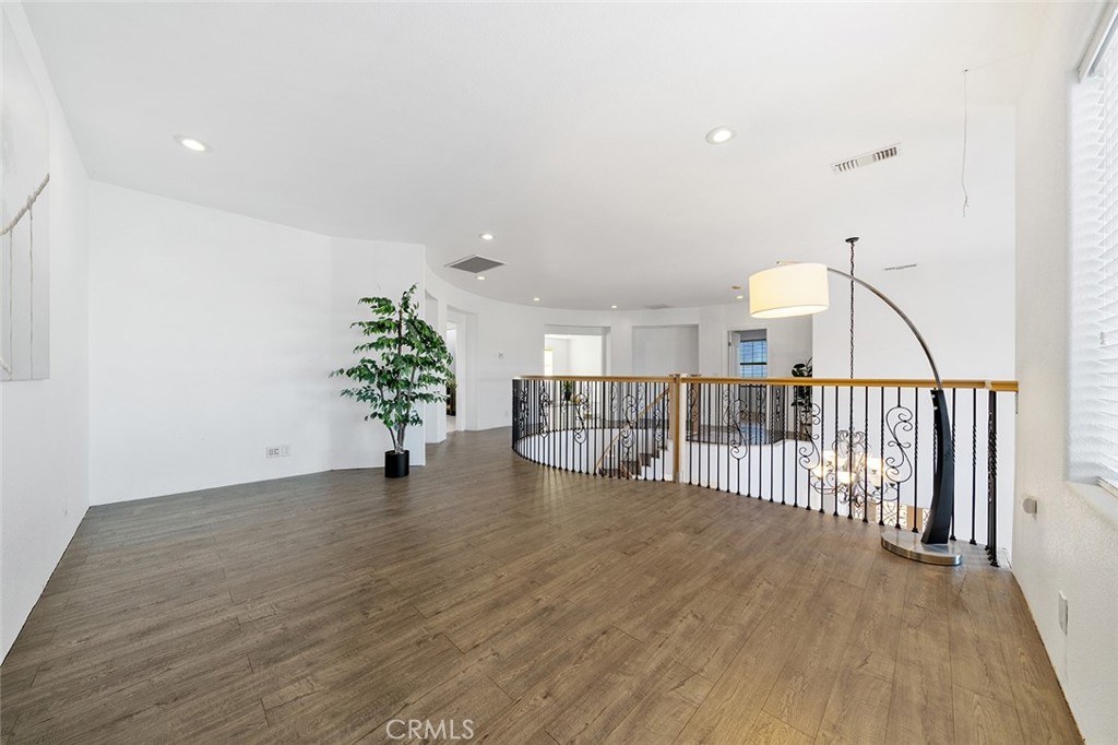 5040 E Avenue T 8