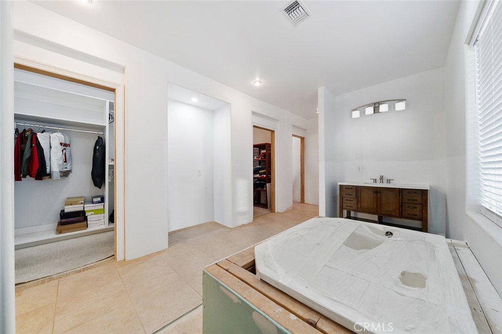 5040 E Avenue T 8