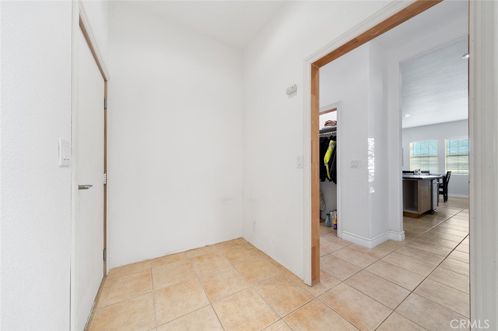5040 E Avenue T 8