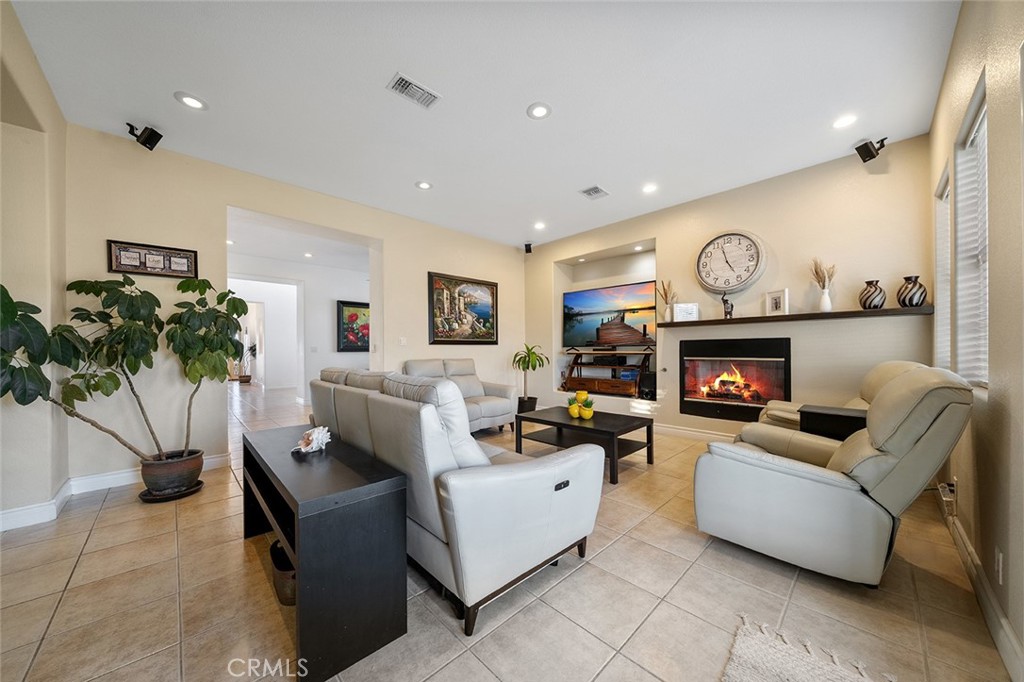 5040 E Avenue T 8