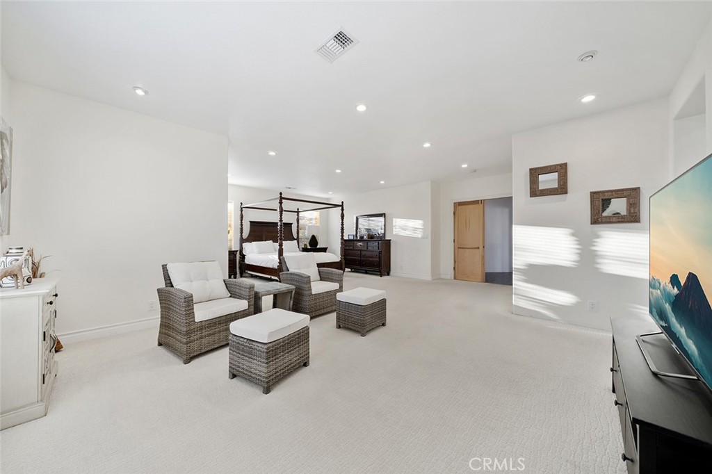 5040 E Avenue T 8