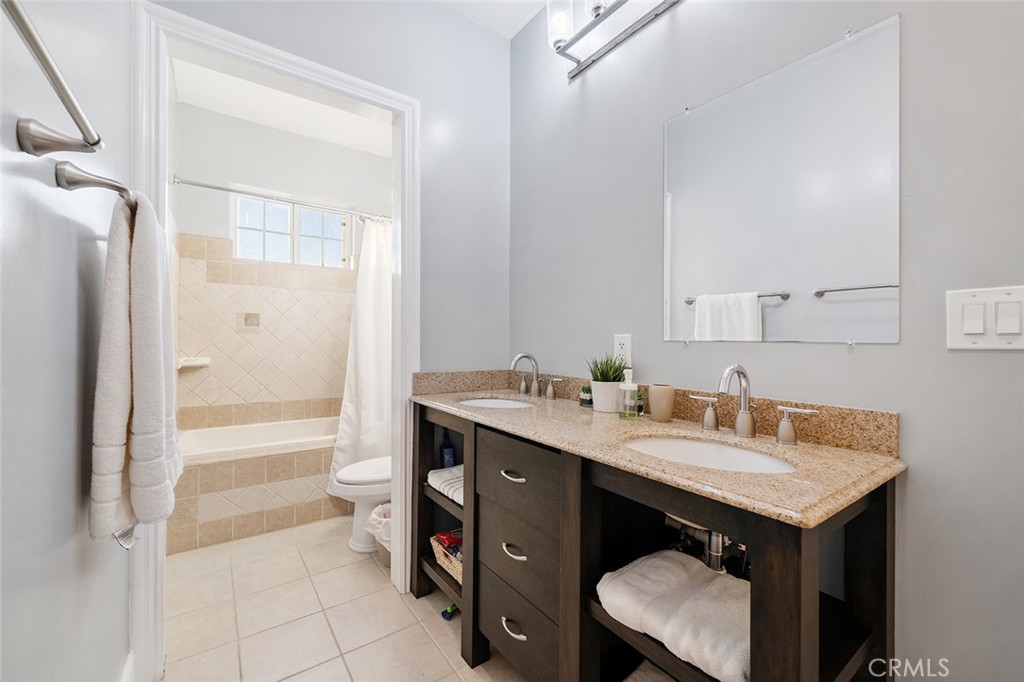 5040 E Avenue T 8