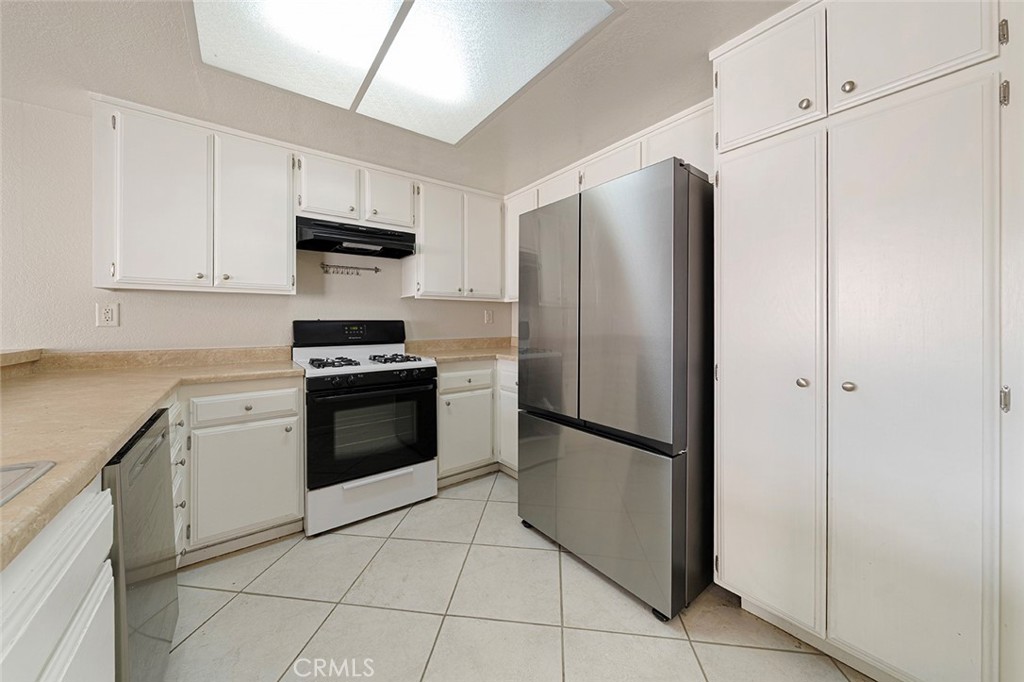 1991 Central Avenue 2