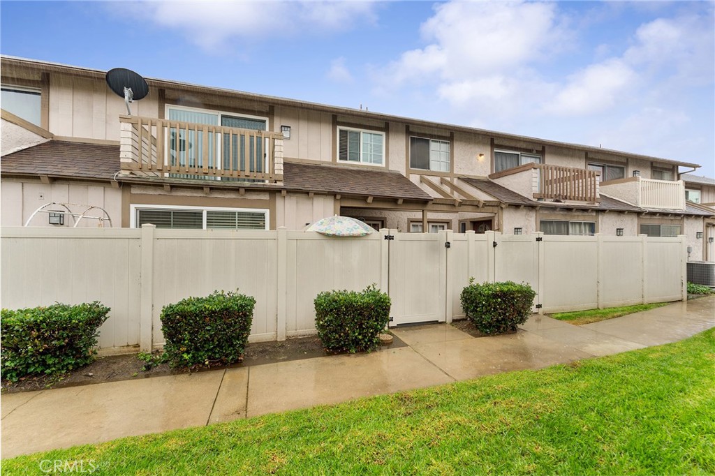 1234 N Citrus Avenue 2