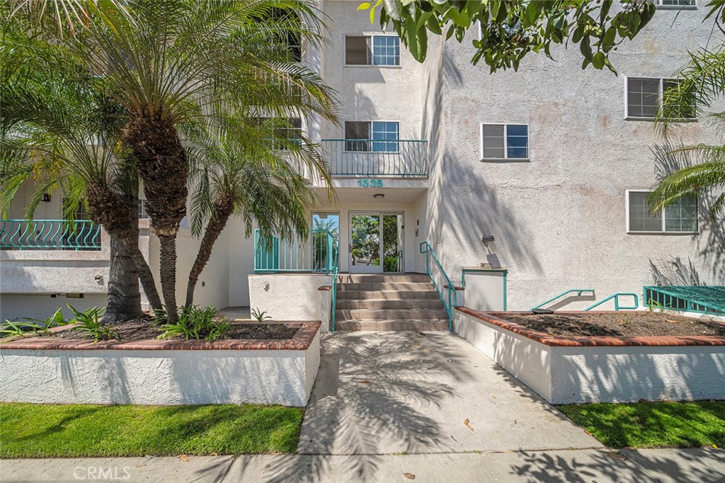 1335 Newport Avenue 209