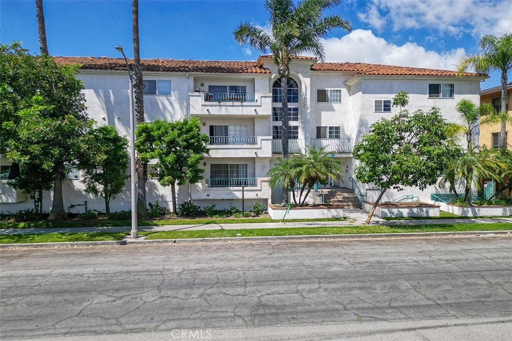 1335 Newport Avenue 209