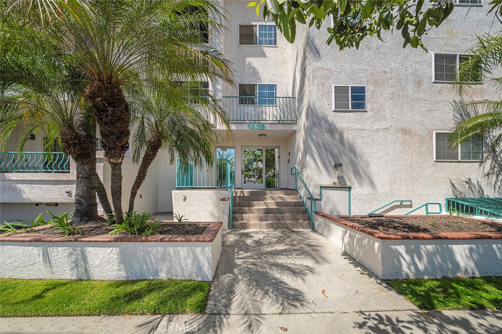 1335 Newport Avenue 209