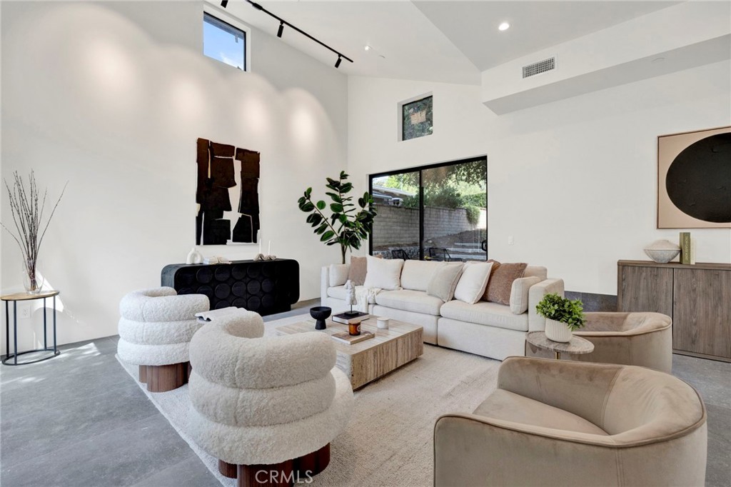 325 W Grandview Avenue