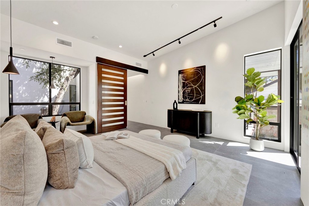 325 W Grandview Avenue