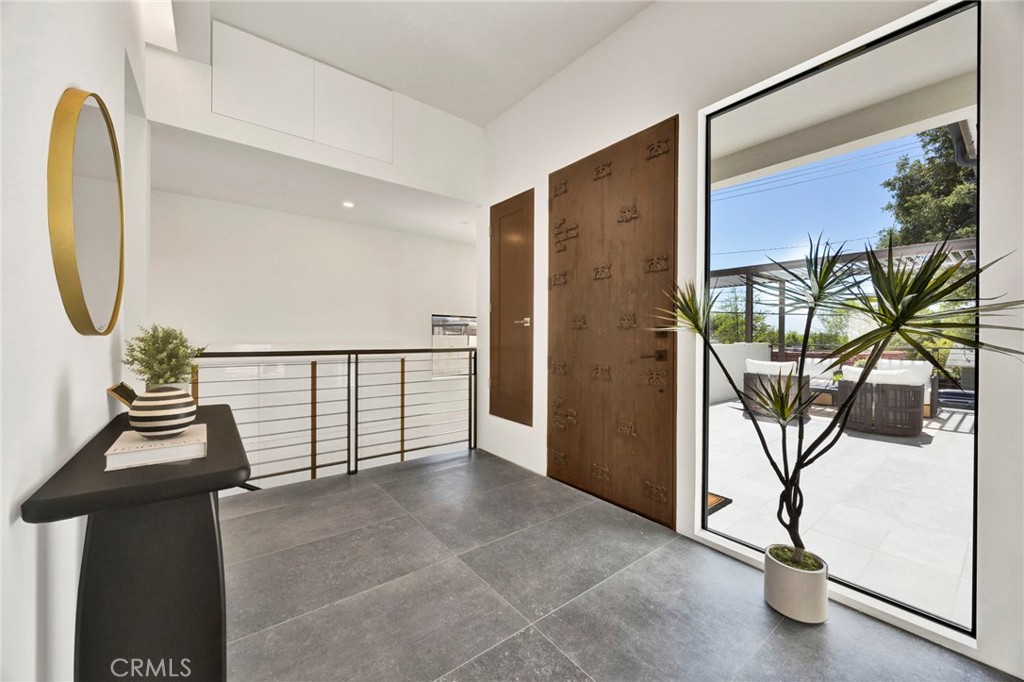 325 W Grandview Avenue